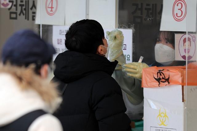 韩国新冠确诊病例连续四天下降6月1日起取消确诊患者隔离义务